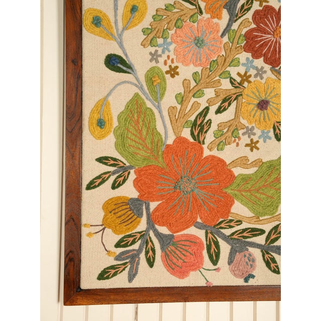 Contemporary White Floral Embroidered Wall Frame – Acacia Wood (70 X 100 Cm) For Sale - Image 3 of 5