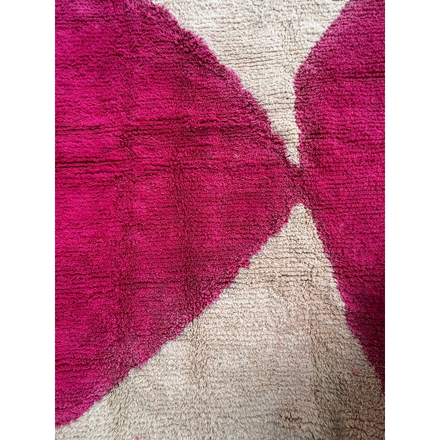 Bauhaus Moroccan Beni Ouarain Rug with Abstract Pink Decor, 1990 For Sale - Image 3 of 14