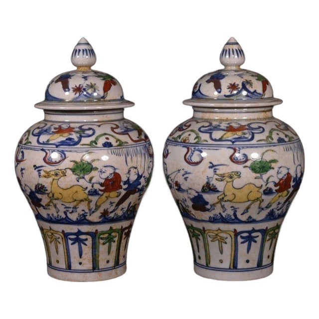 Pair of Chinese Wucai Lidded Ginger Jars, Figural Children and Deer Scene, Chinoiserie Ceramic Jar Set For Sale