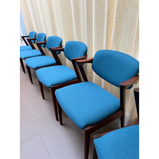 Wood 1950s Danish Modern Attributed to Kai Kristiansen Set of 6 Rosewood Model 42 Dining Chairs (Fully Restored) For Sale - Image 7 of 14