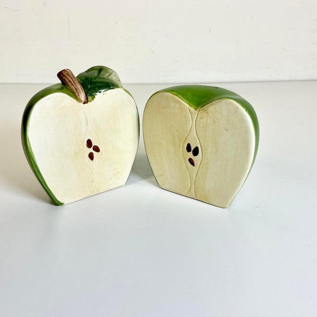 1980s Vintage Boho Chic Arts & Crafts Trompe L’Oeil Green Apple Salt & Pepper Shakers - A Pair For Sale - Image 9 of 14
