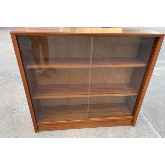 Mid Century Gibbs Furniture Display Case With Sliding Glass Doors For Sale - Image 4 of 10