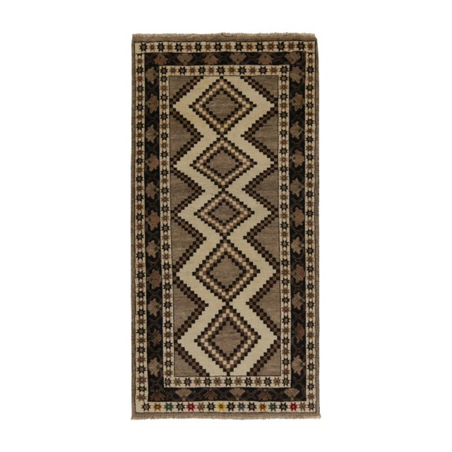 Gray 1950s Vintage Gabbeh Tribal Runner in Gray, Beige-Brown and Black Lozenge Medallion For Sale - Image 8 of 8