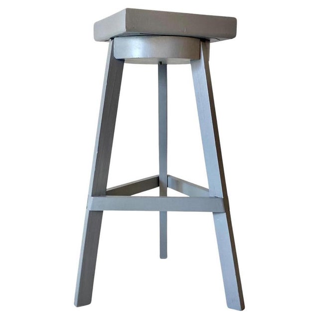 Large Vintage Wood Pedestal – Italy, 1950s This impressive solid beech wood pedestal, crafted in Italy during the 1950s,...