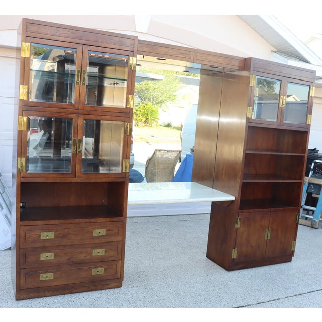 Brown 1970s Campaign Vintage Henredon Oak Wall Unit With Marble Counter and Mirrored Cabinets For Sale - Image 8 of 17