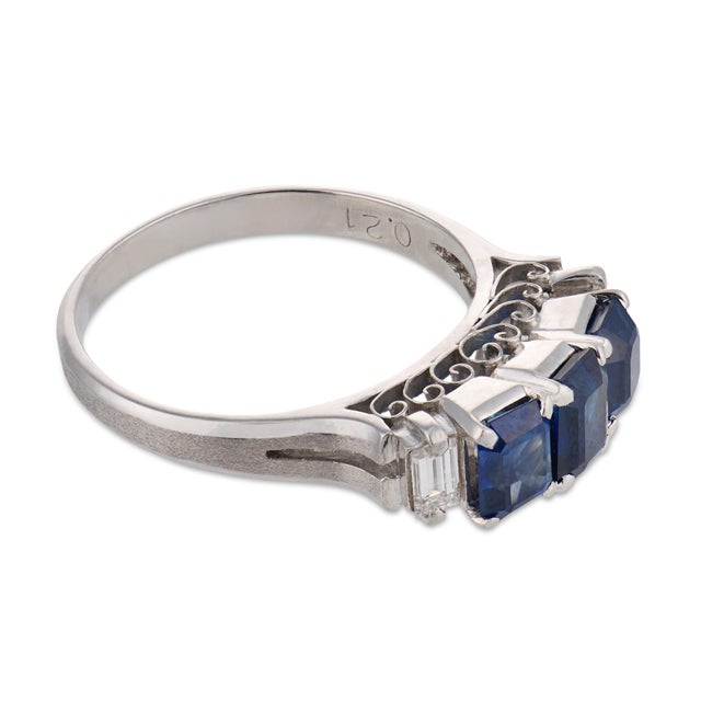 1990s Vintage 2.13 Carat Sapphire Diamond Platinum Ring, Size 6.5 For Sale - Image 5 of 5