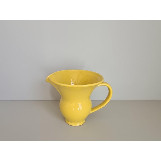 Very beautiful design for this modernist ceramic pitcher from the 50s and 60s. beautiful bright yellow Very beautiful...