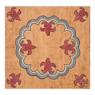 1920s Tan Camel Fleur De Lis Antique American Hooked Rug 4'10" X 4'10 Handwoven Wool Carpet For Sale