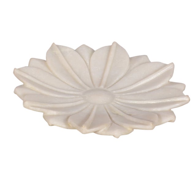 Farmhouse 1980s Set of 3 Hand Carved White Marble Lotus Bowls | Decorative Stone Jewelry Catchall Trays | Elegant Flower Centerpiece & Home Decor Gift For Sale - Image 3 of 3