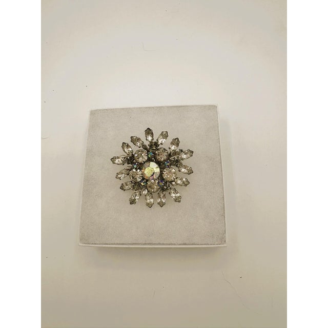 Mid-Century Modern Vintage Glam Rhinestone Snowflake Starburst Brooch Silver Tone For Sale - Image 3 of 7