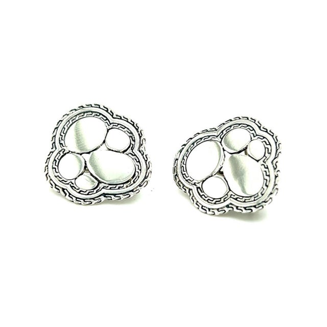 1990s 1990s Pair of John Hardy Estate Kali Pebble Omega Back Earrings Silver For Sale - Image 5 of 7