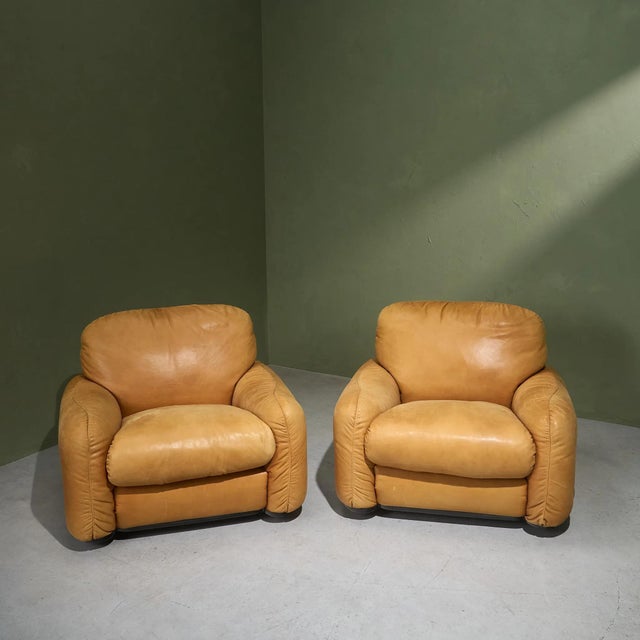 1970s Piumotto Armchairs in Cognac Leather by Arrigo Arrighi for Busnelli, Italy, 1970s, Set of 2 For Sale - Image 5 of 12