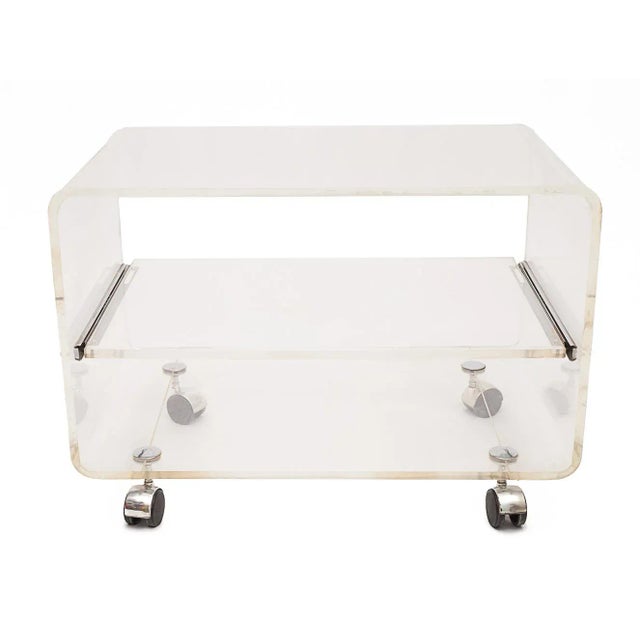 Altiglas trolley, on wheels. Attributed to David Lange. 1 sliding tray. “OMGE Italy” mechanism. Original functional chrome...