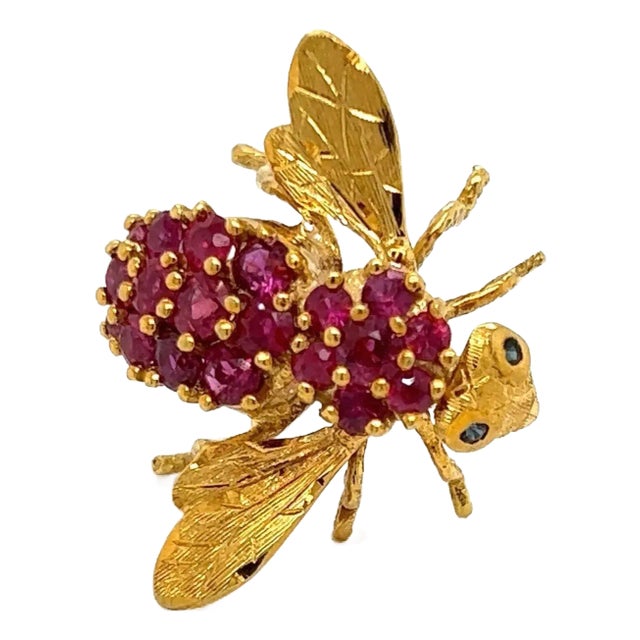 Large Ruby & Sapphire 18k Yellow Gold Bee Brooch For Sale