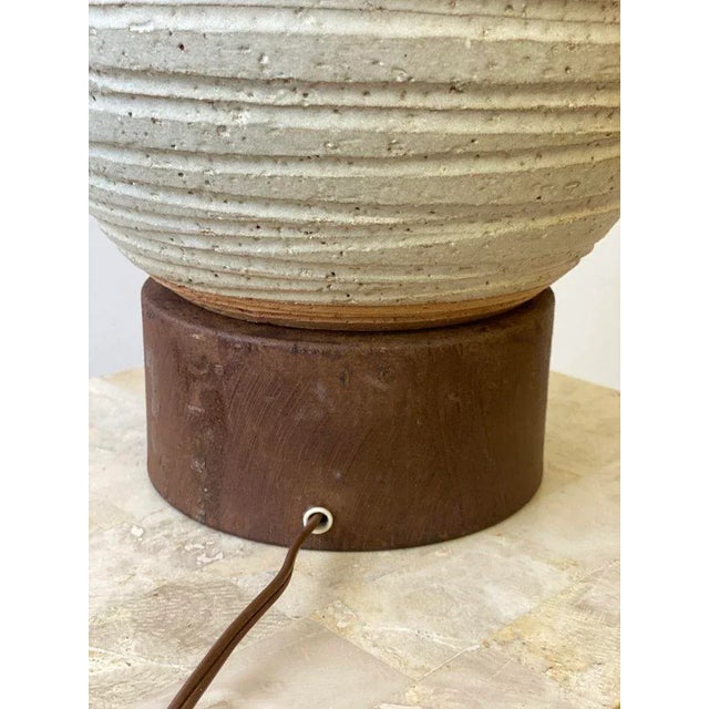 Vintage Bulbous Greige Pietra Decor Series Textured Terracotta Lamp by Bitossi for Raymor, Circa 1950s For Sale - Image 10 of 13
