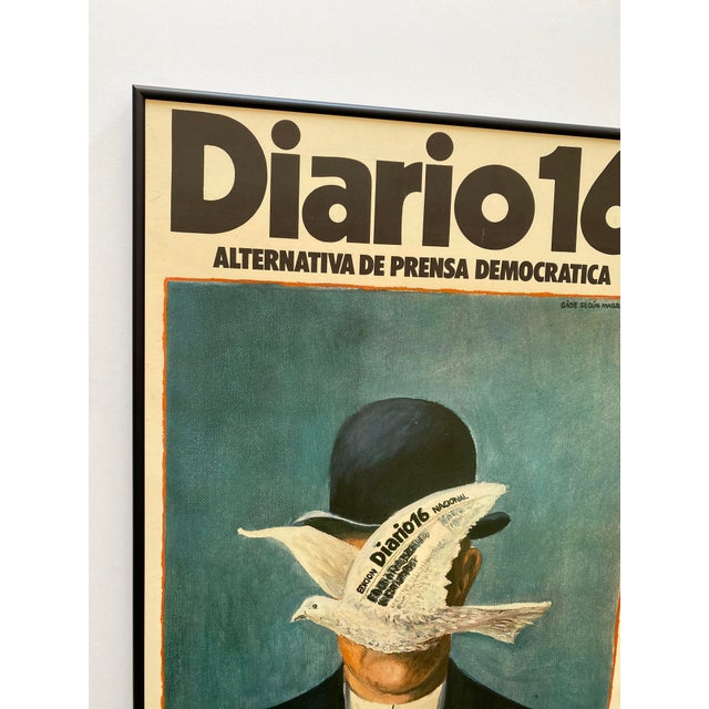 Various Artists Reinhard Gade " Diario 16 : Alternativa De Prensa Democratica " Vintage 1979 Surrealist Lithograph Print Framed Spain Democracy Political Poster For Sale - Image 4 of 14