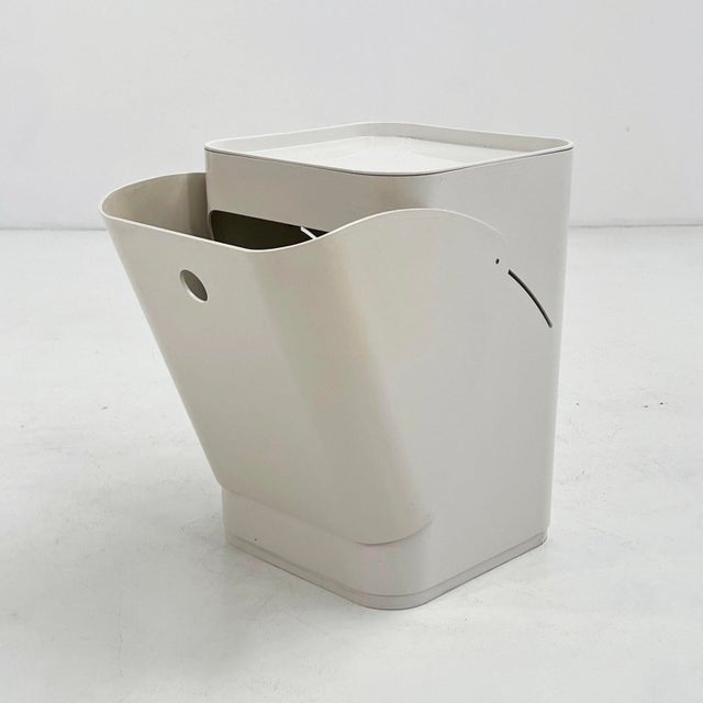 White Laundry Bin by Anna Castelli for Kartell, 1970s For Sale - Image 9 of 9