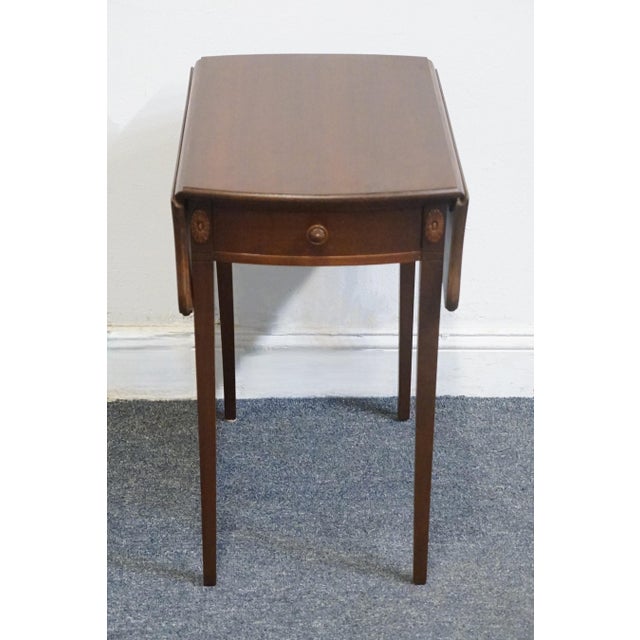 Hepplewhite Vintage Antique Solid Mahogany Traditional Hepplewhite Style 26" Drop Leaf Accent End Table For Sale - Image 3 of 15