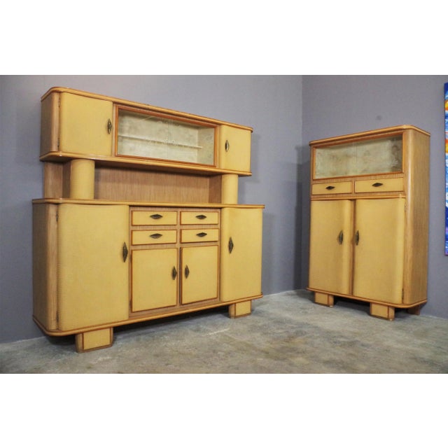 Sideboard '50s in beech wood honeycombed honey color, relief decorations, with 2 sliding glass doors decorated and 2...