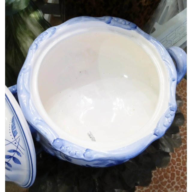 Chinoiserie Vintage Blue and White Vintage Chinoiserie Soup Tureen For Sale - Image 3 of 8