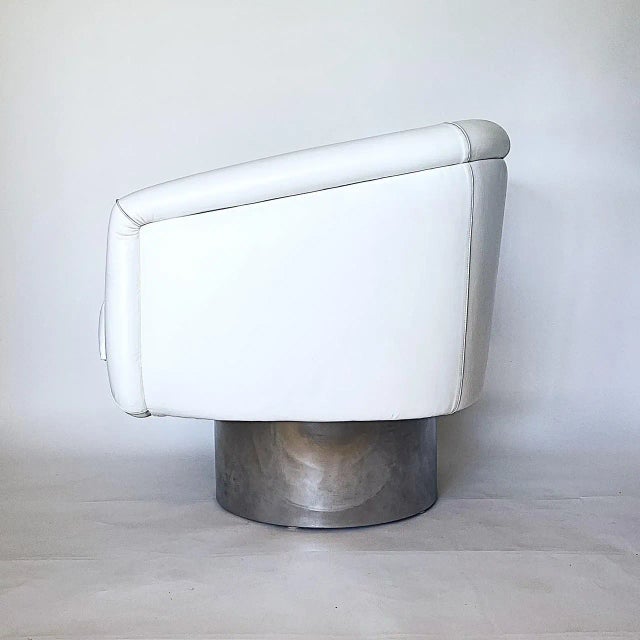 Milo Baughman White Leather & Chrome Swivel Chair Attributed to Milo Baughman For Sale - Image 4 of 8