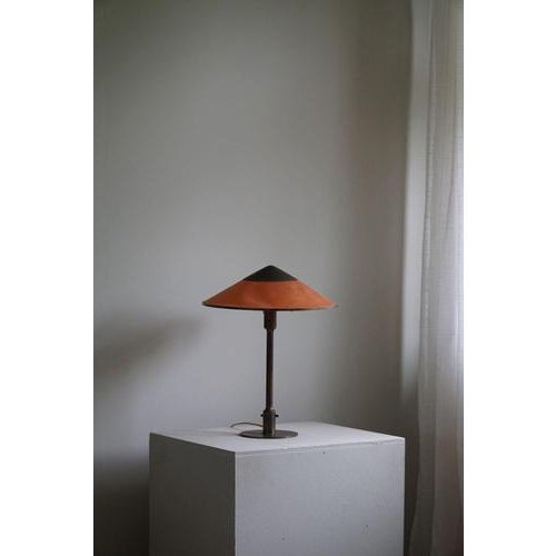 Rare table lamp by niels rasmusen thykier, model ''t3” major. Frame and top of brass, fabric in oil-impregnated red/orange...