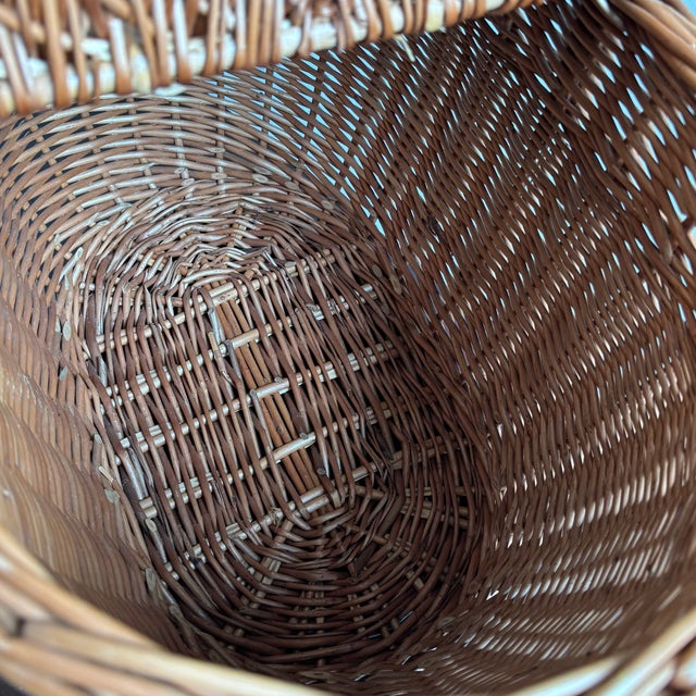 Mid Century Rustic European-Style Oval Picnic Basket For Sale - Image 13 of 14