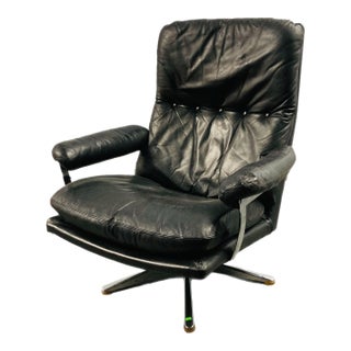 Mid-Century Modern Leather and Chrome Lounge Chair With Swivel Propeller For Sale