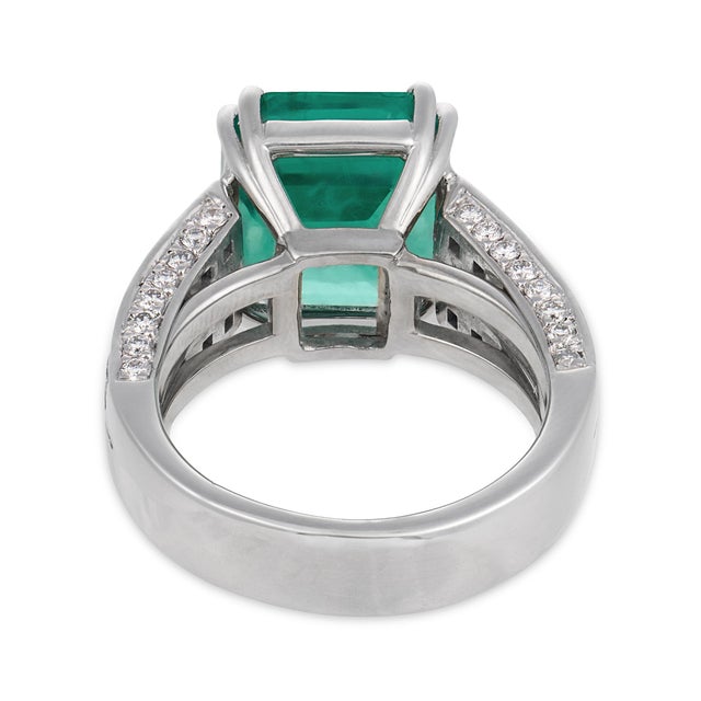 Gia 7.88 Carat Colombian Emerald Diamond 18k White Gold Cocktail Ring, Size 7.25 For Sale In Los Angeles - Image 6 of 8