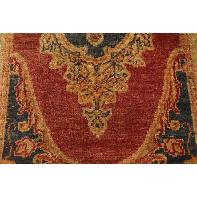 Vintage Turkish Yastik Rug - 01'07 X 02'06 For Sale - Image 4 of 8
