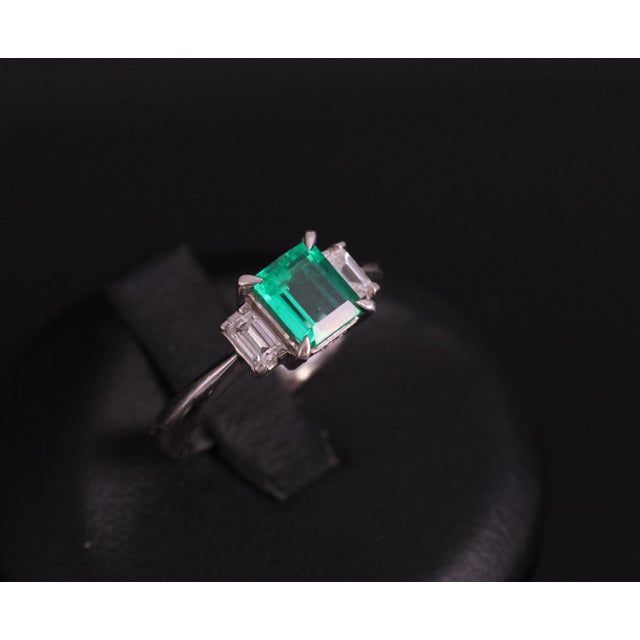 Green Late 20th Century 0.96ct Gia Colombian Untreated No Oil Emerald & Diamond Platinum Ring Size 5.75 For Sale - Image 8 of 18