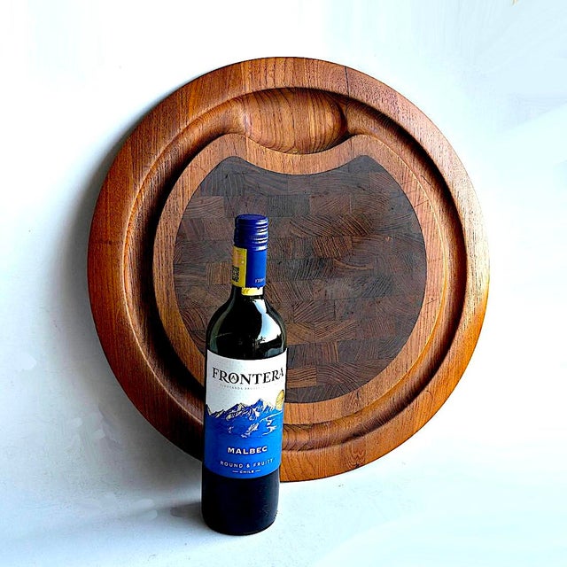 Wood Mid 20th Century Danish Teak Round Carving/Charcuterie Board, Designed by Jens Quistgaard for Dansk For Sale - Image 7 of 14