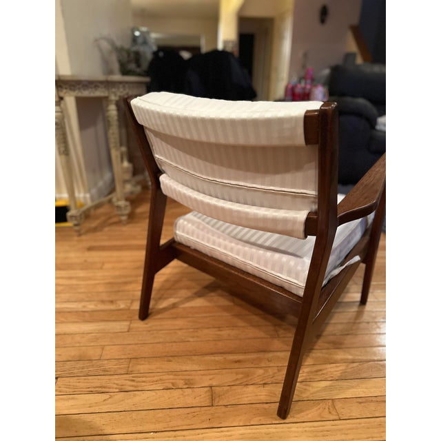 Jens Risom U430 1950’s Low Walnut Armchair For Sale In Chicago - Image 6 of 10