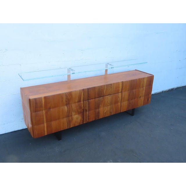 Mid Century Modern Long Glass Top Walnut Sideboard Credenza Dresser Buffet 6667 For Sale - Image 18 of 18