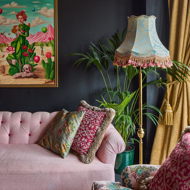 English The Topaz Damask Lampshade (Large) For Sale - Image 3 of 9