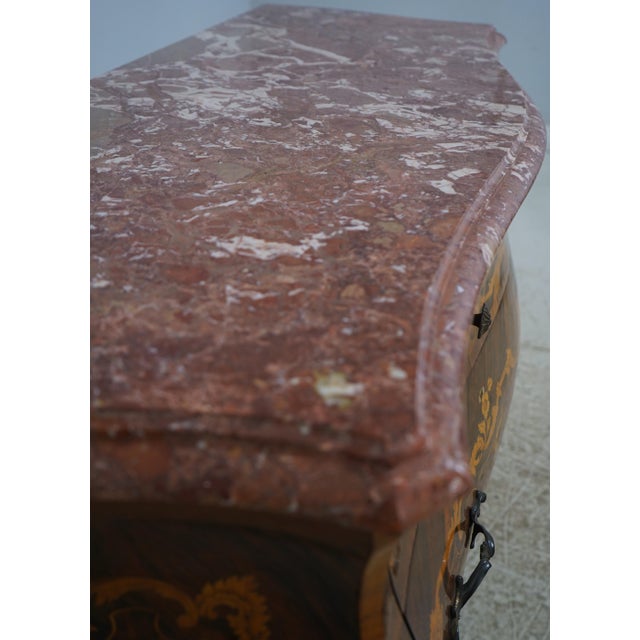 1950s French Louis XV Marquetry Inlaid Marble Top Commode For Sale - Image 14 of 17