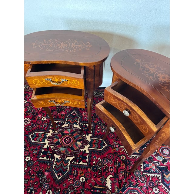 Pair of Vintage Italian Marquetry Inlaid Kidney-Shaped Walnut Side Table With Two Drawers, Louis XV Style Legs For Sale - Image 9 of 12