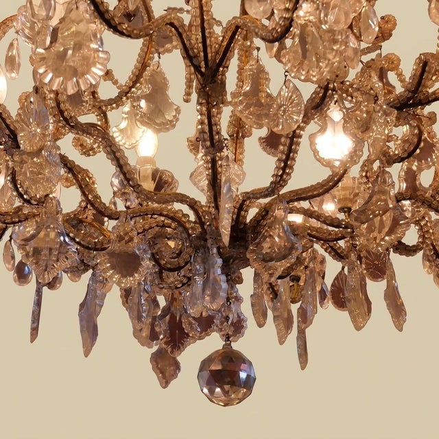 Louis XV French 18-Light Chandelier in Crystal and Metal, 18890s For Sale - Image 4 of 17
