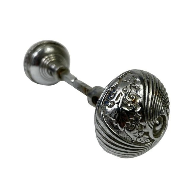 Chrome 1890s American Ornamental Door Knobs With Door Plate For Sale - Image 8 of 11