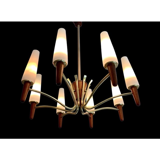 A prestigious, very rare, timelessly elegant vintage chandelier with a diameter of 63 cm high-quality designer light in...