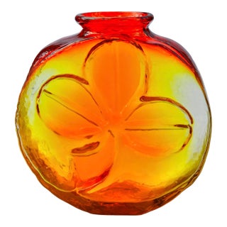Early 20th Century Handmade Fluorescent Americana Art-Glass Vase For Sale