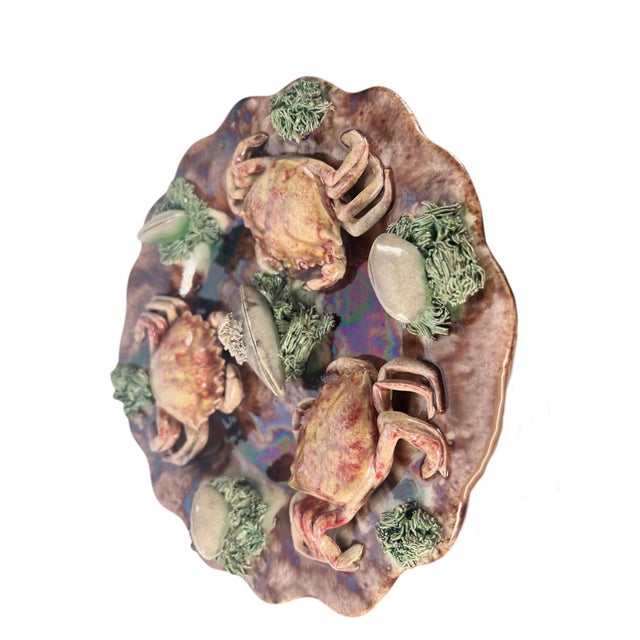 Traditional Antique Portuguese Cunha Palissy Scalloped Rim Plate With Crabs and Shells For Sale - Image 3 of 8