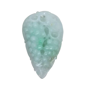 Detail Carved Green Color Natural Jade Grape Fruit on Leaf Pendant