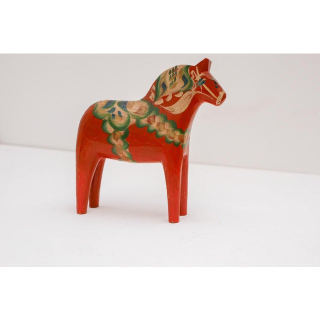 Traditional Swedish Handpainted Dala Horse from Grannas Olsson, Nusnäs, 1950s For Sale - Image 11 of 11
