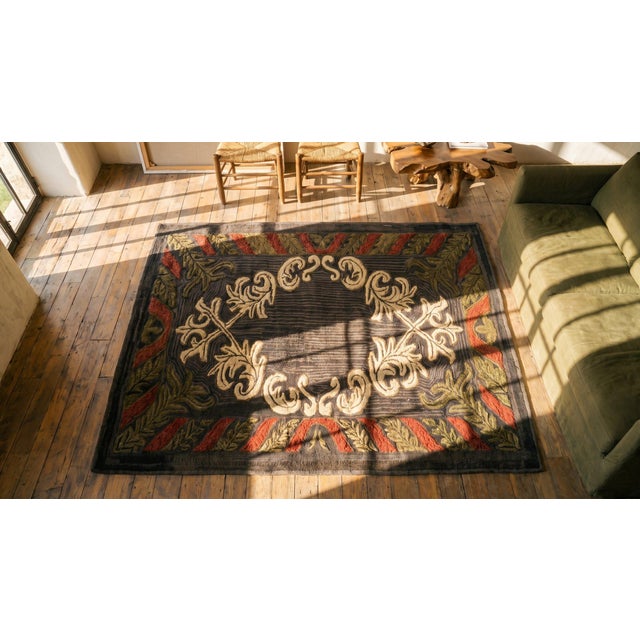 Brown 1930s Brown Medallion Folk Art Antique American Hooked Rug 2'8" X 4'8" Handknotted Wool Carpet For Sale - Image 8 of 8