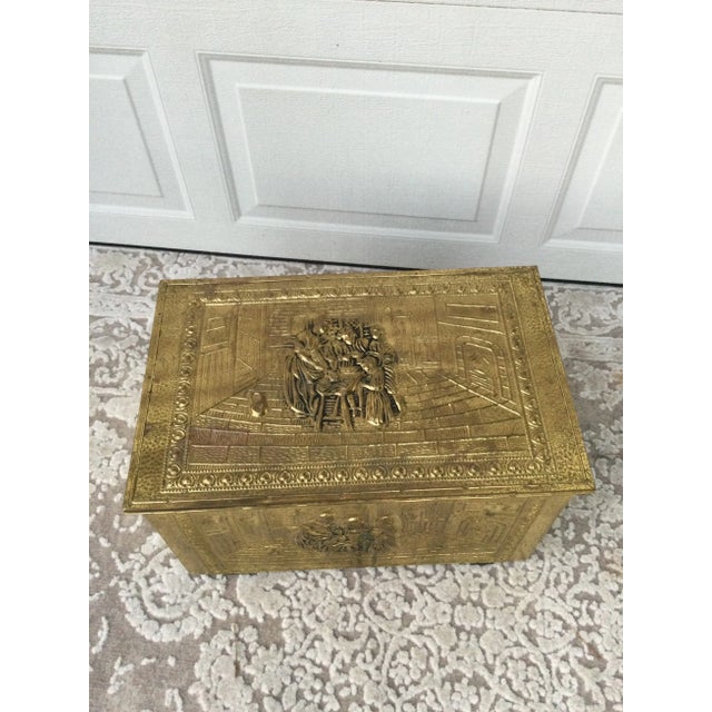 1920s English Repoussé Brass Coal Scuttle Box For Sale - Image 4 of 11