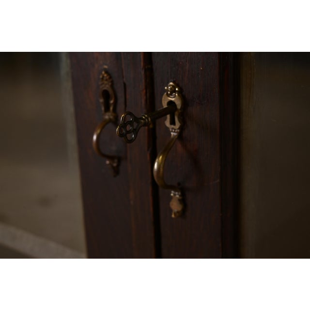 Late 19th Century R. J. Horner Style American Empire Carved Oak Glass Front Bookcase, Circa 1890 For Sale - Image 5 of 10