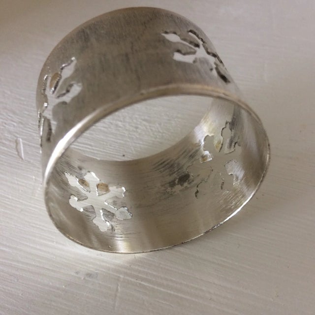 Vintage Kemp and Beatley Florentine Stamped Snowflakes Napkin Rings - Set of 12 For Sale In Sacramento - Image 6 of 13