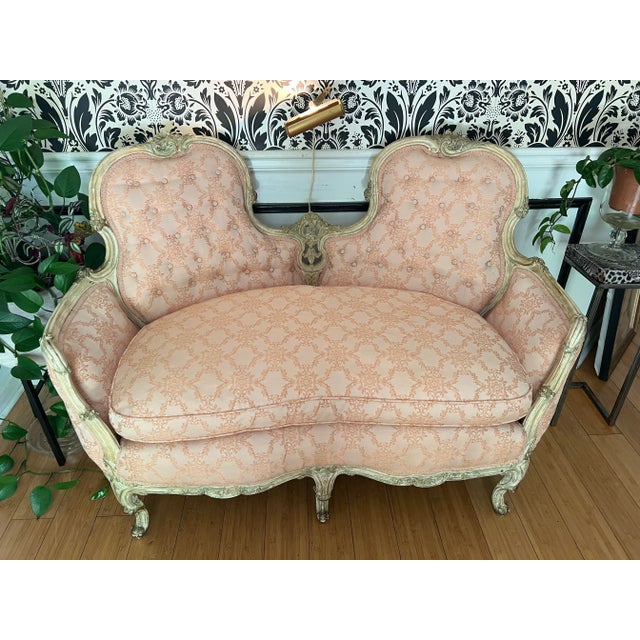 French 1970s Vintage French Boudoir Style Pink Cushioned Settee With White Wooden Detailed Frame For Sale - Image 3 of 6