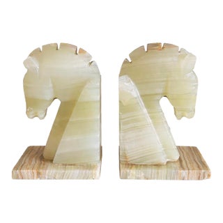 Vintage Onyx Horse Head Bookends Pair – Banded Stone Chess Knight Sculptures For Sale
